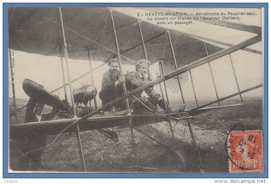 58 - NEVERS --  Aviation --  Aérodrome du peuplier - seul - Le départ sur biplan  de l'aviateur Daillens