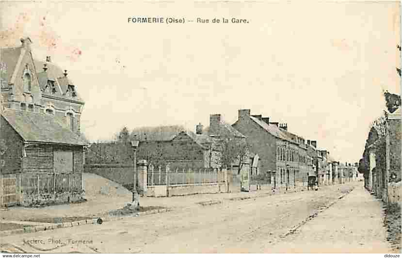 60 - Formerie - Rue de la Gare - CPA - Voir Scans Recto-Verso