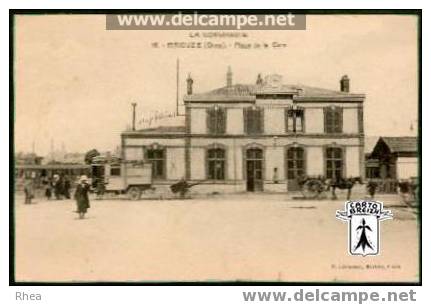 61 Briouze - 15 - BRIOUZE (Orne) - Place de la Gare - cpa