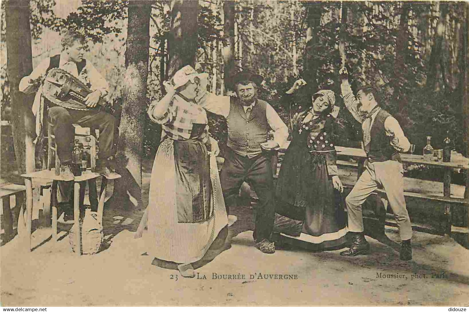 63 - Auvergne - La Bourrée d'Auvergne - Animée - Folklore - Scène et Types - Danse Folklorique - CPA - Voir Scans Recto-