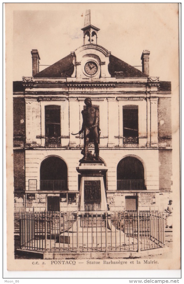 64 - PONTACQ - STATUE BARBANEGRE ET MAIRIE