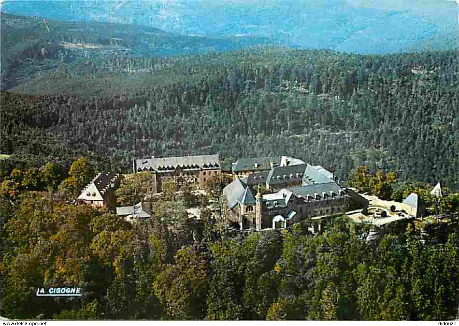 67 - Mont Sainte-Odile - Le Couvent sur un promontoire boisé dominant la plaine d'Alsace - Vue aérienne - Carte Neuve -