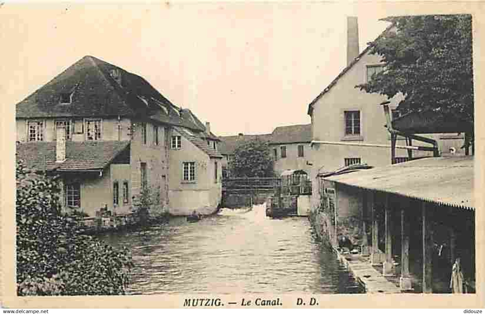 67 - Mutzig - Le canal - Lavoir - Etat pli visible - CPA - Voir Scans Recto-Verso