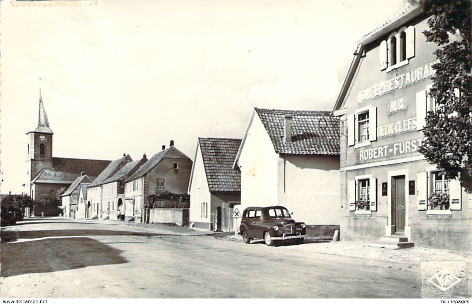 68 HAUT RHIN La Rue Principale de FESSENHEIM devant le Café des deux Clefs