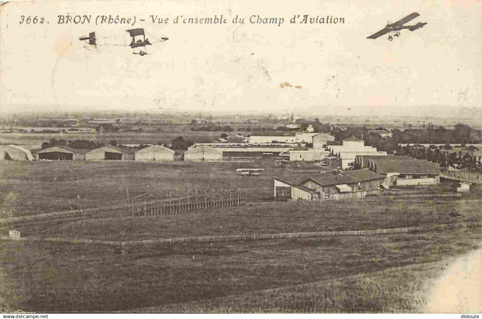 69 - Bron - Vue d'ensembh du Champ d'Avialion - Animée - Avions - Cachet du Groupe d'Aviation de Bron - CPA - Oblitérati