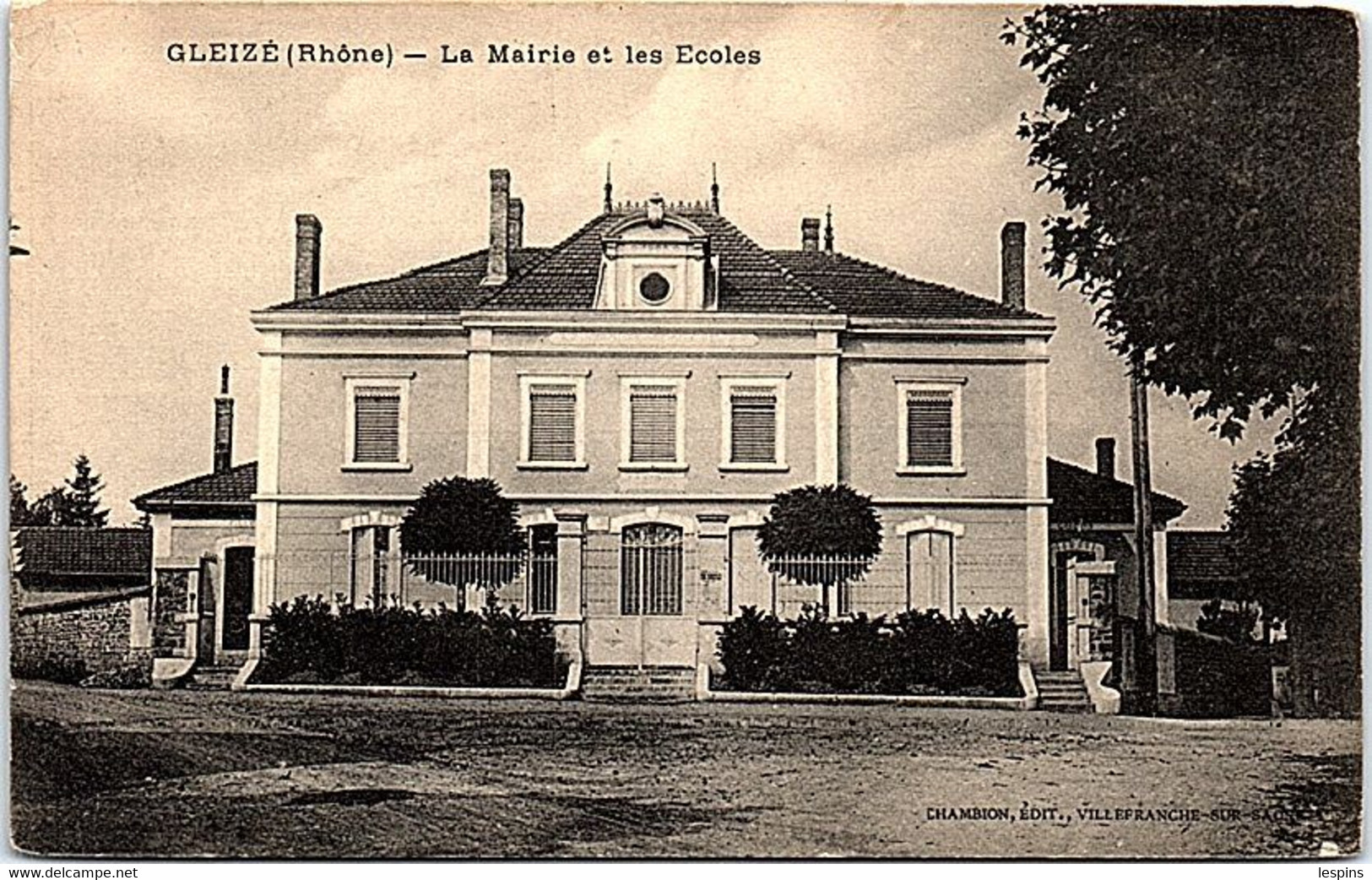 69 - GLEIZE --  La Mairie et les Ecoles