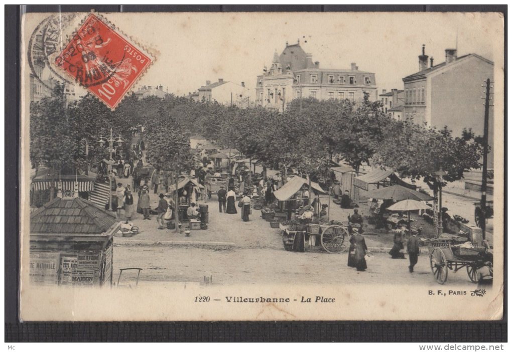 69 - Villeurbanne - La place un jour de marché