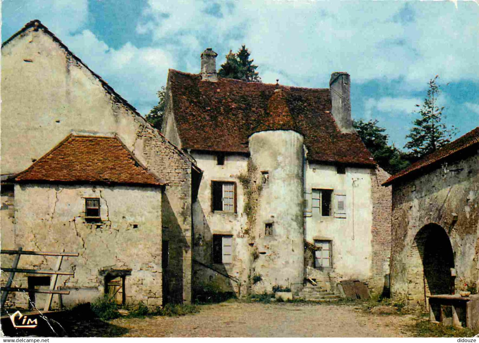 70 - Jussey - L'Ancien Relais des Diligences - CPM - Etat pli visible - Voir Scans Recto-Verso