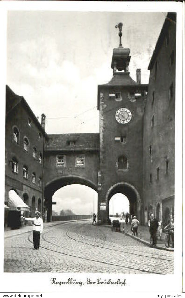 70107218 Regensburg Regensburg Brueckenkopf Verkehrspolizist x 1955 Regensburg