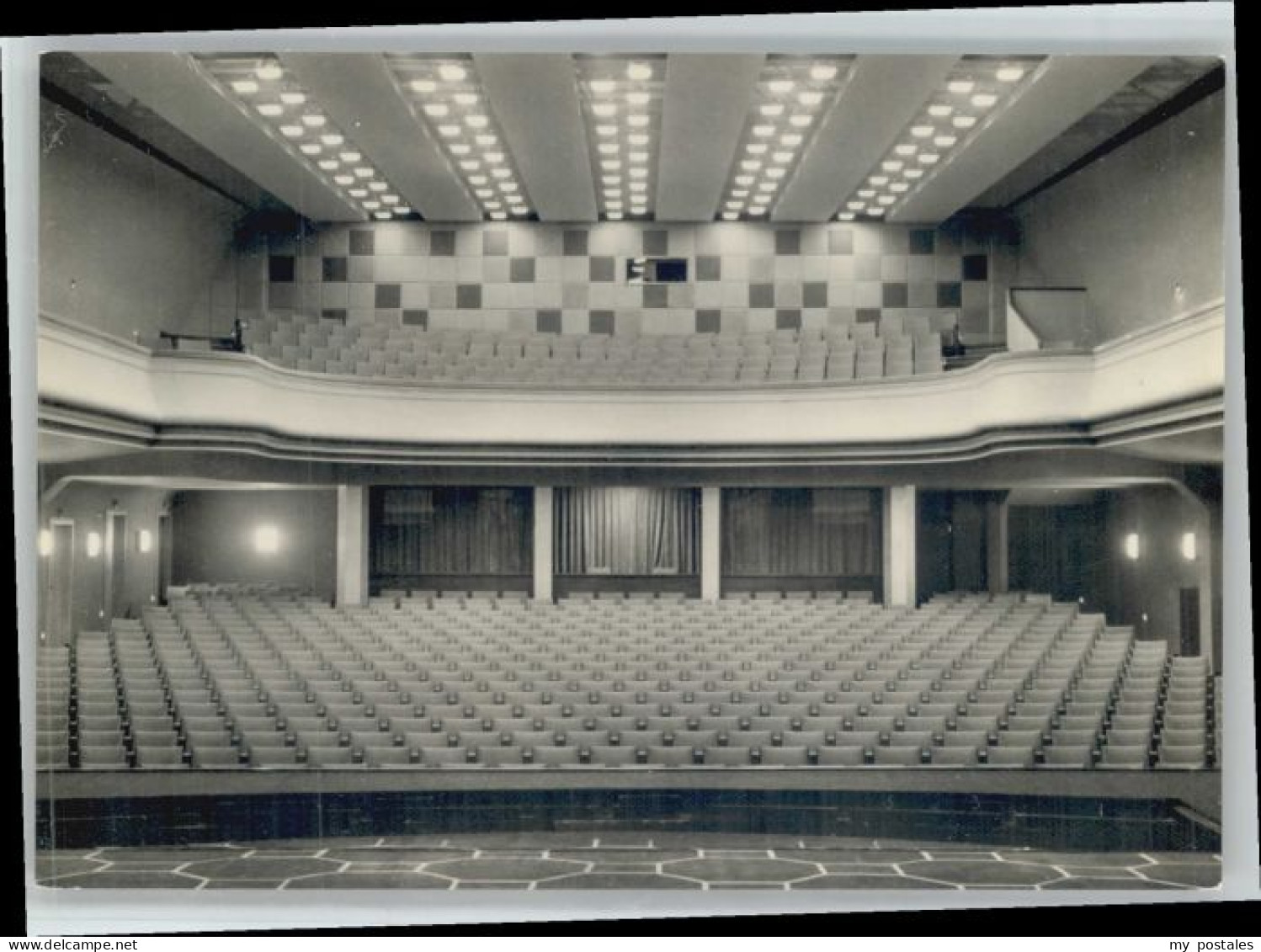 70672090 Rostock Mecklenburg-Vorpommern Rostock Volkstheater * Rostock