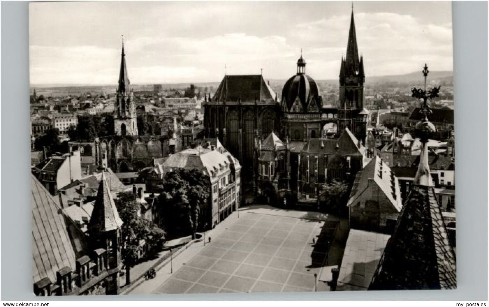 70747389 Aachen Aachen Dom *