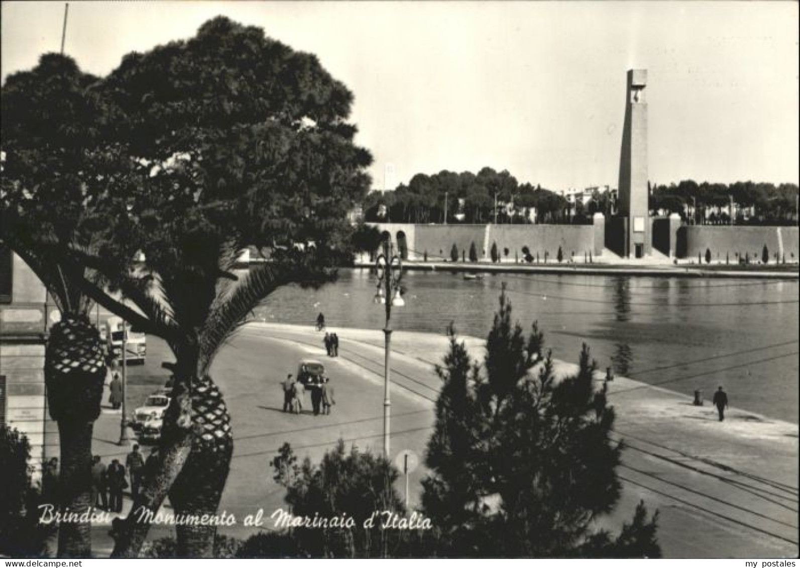 70877661 Brindisi Brindisi Monument au Marin D Italie x Brindisi