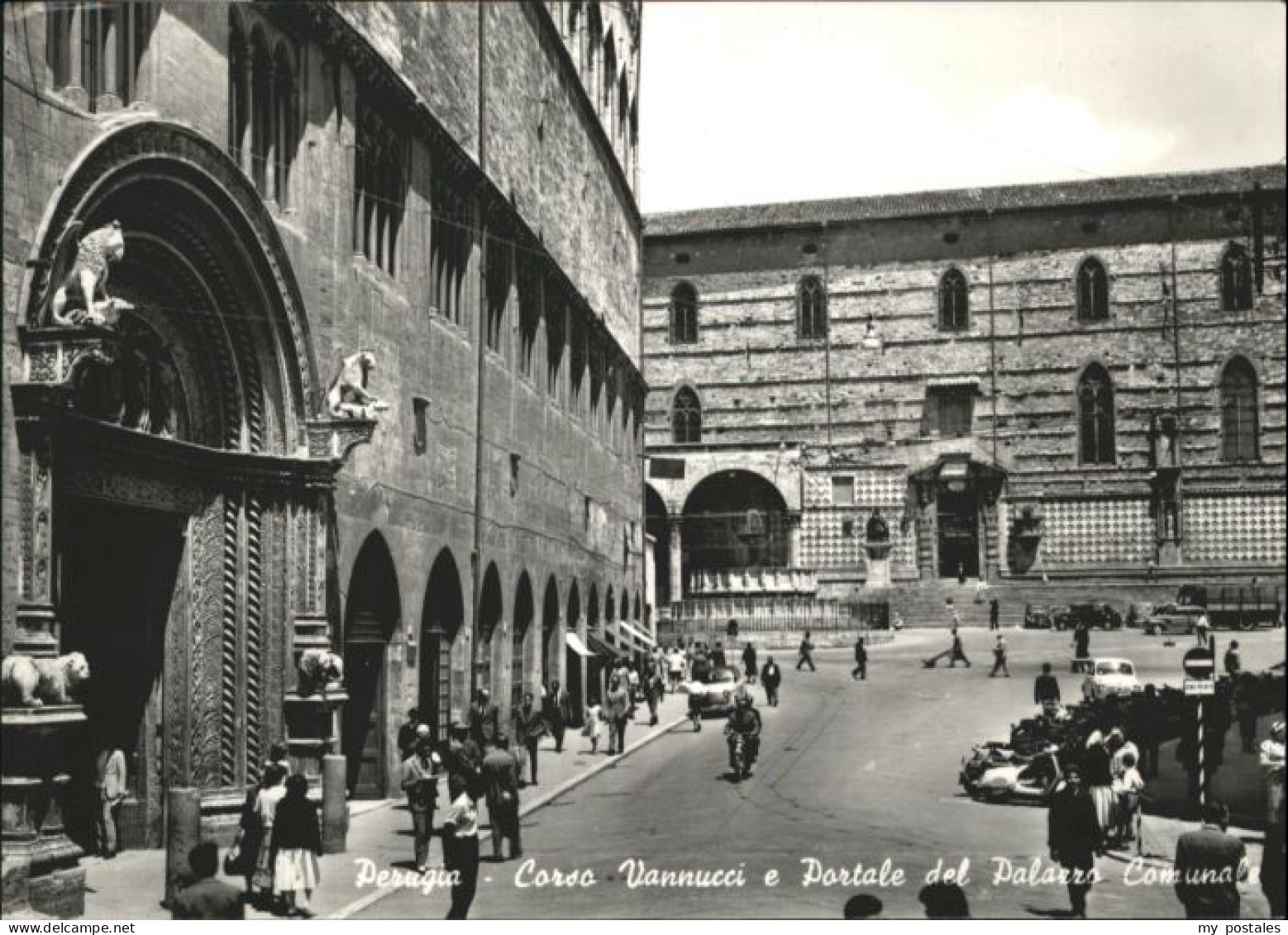 70879797 Perugia Perugia Corso Vannucci Portale Palazza Comunale * Perugia