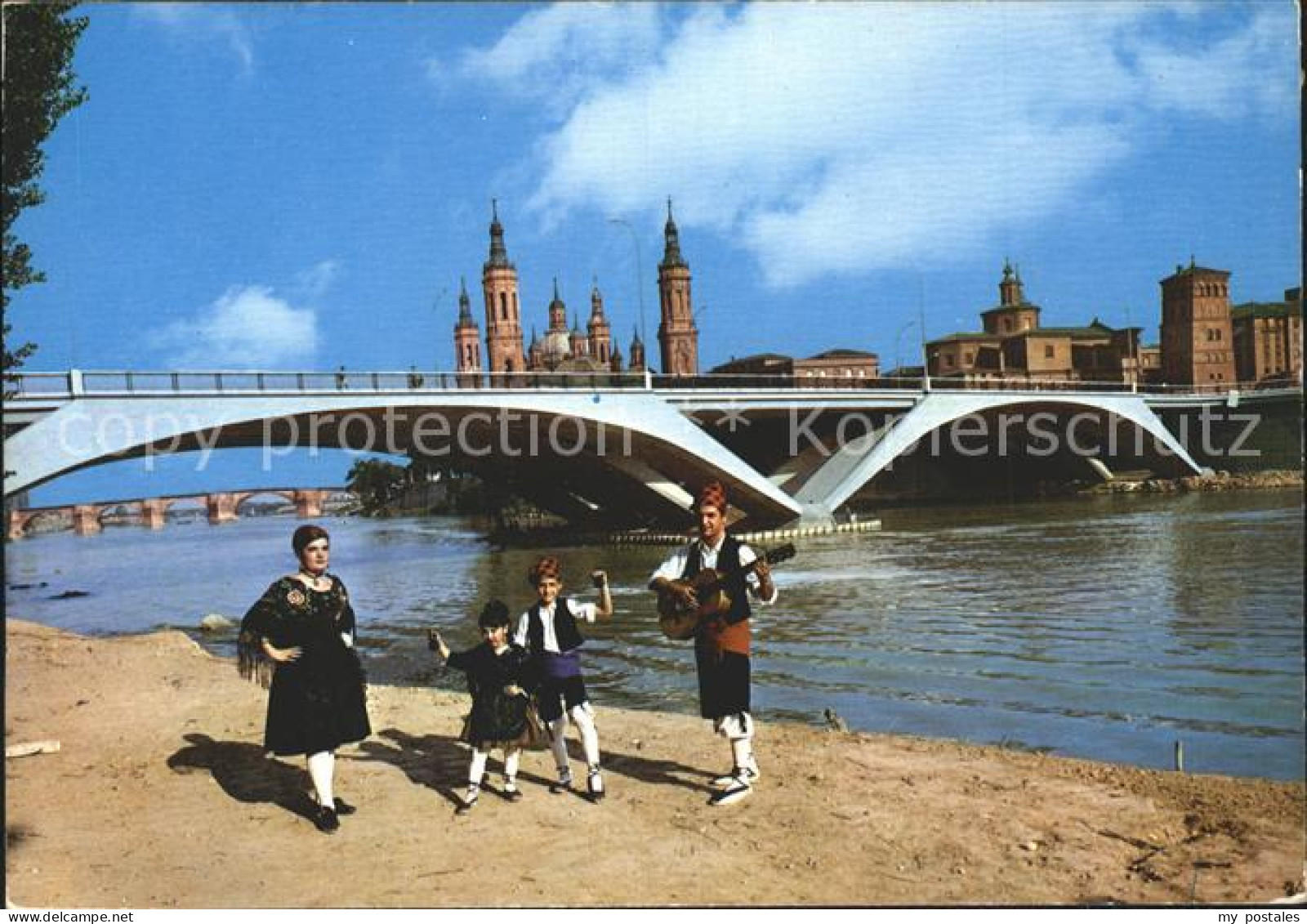 71961517 Zaragoza Aragon Rio Ebro y los Tres Puentes Zaragoza Aragon