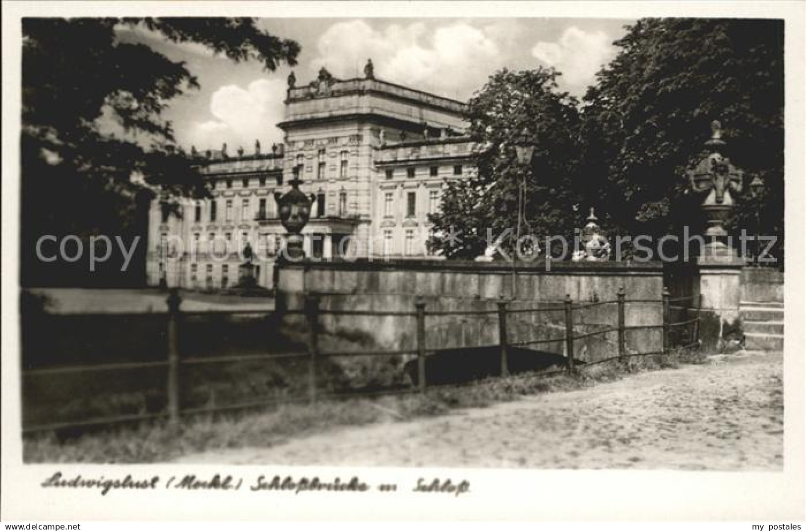 72019425 Ludwigslust Schlossbruecke Schloss