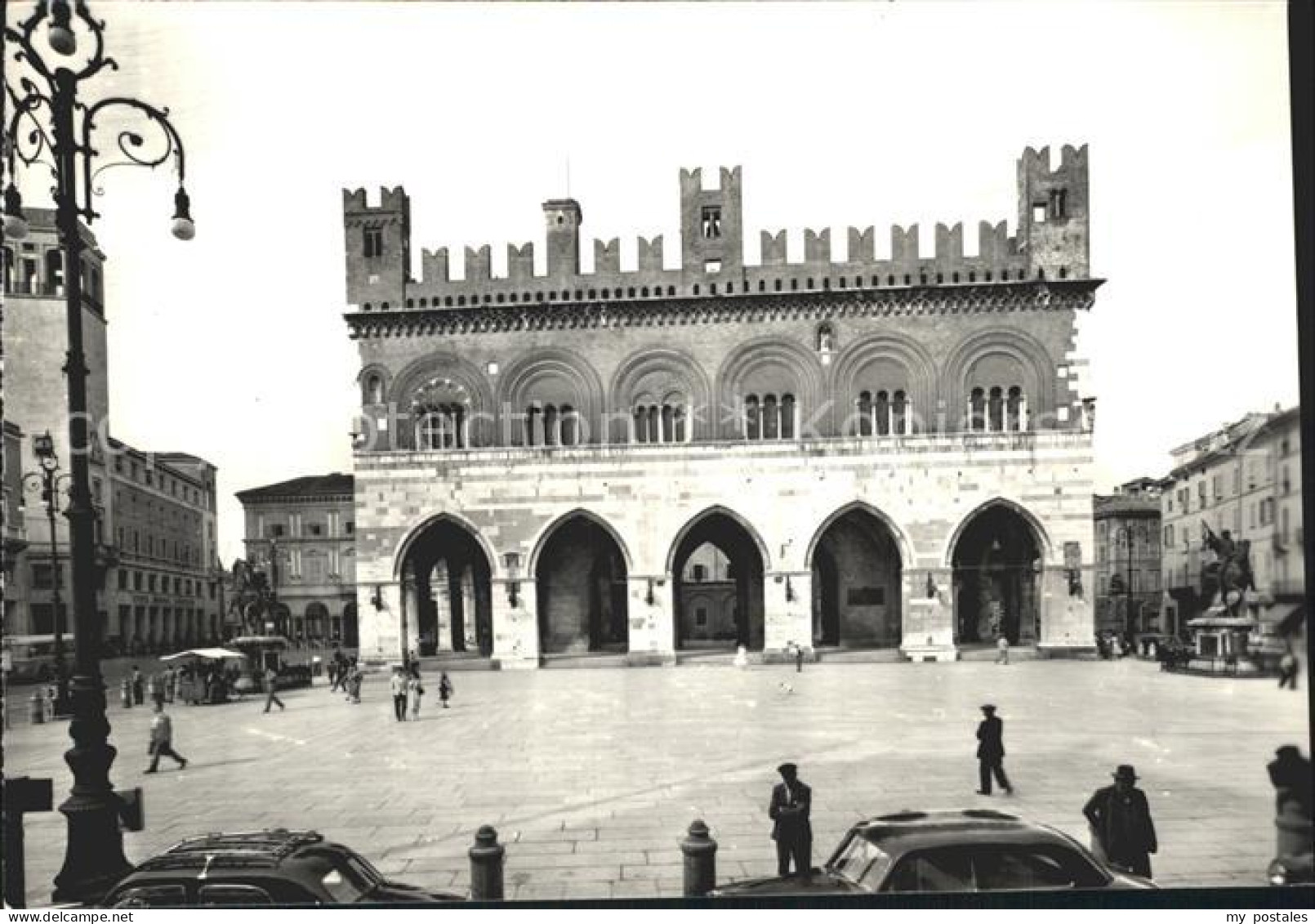 72232698 Piacenza Piazza dei Cavalli e palazzo Gotico Piacenza