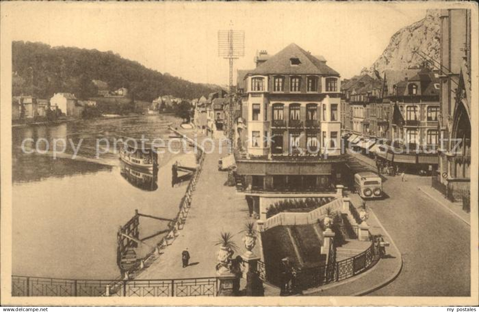 72250044 Dinant Wallonie Arrivee du Bateau et Rue Saxe