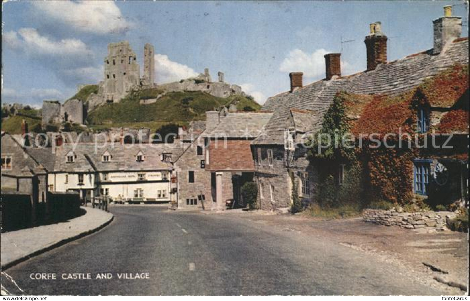 72254527 Corfe Dorset Castel and Village Corfe Dorset