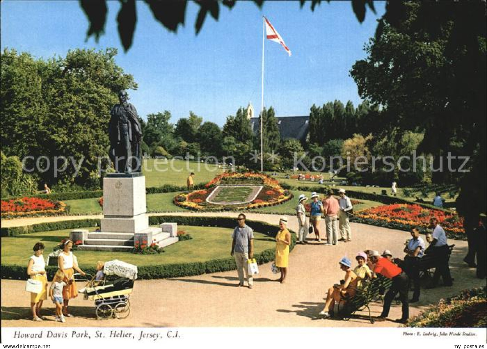 72421693 St Helier Jersey Howard Davis Park Denkmal St Helier Jersey