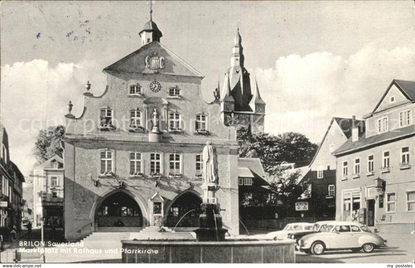 72453796 Brilon Marktplatz Rathaus Brunnen Pfarrkirche Brilon