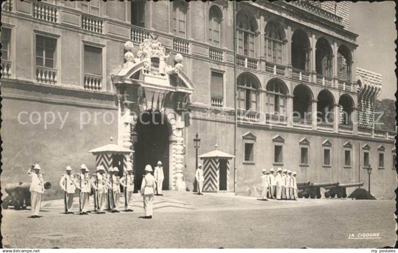 72527179 Monaco La releve de la Garde devant le Palais Princier