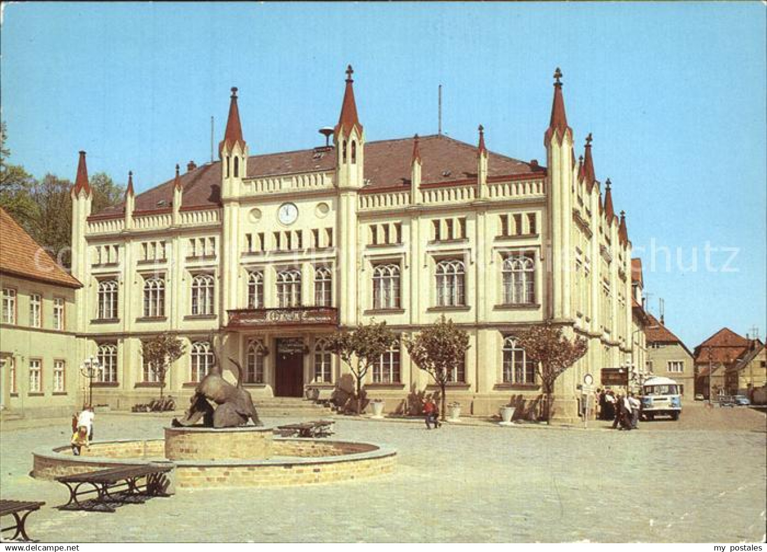 72576137 Buetzow Rathaus Brunnen