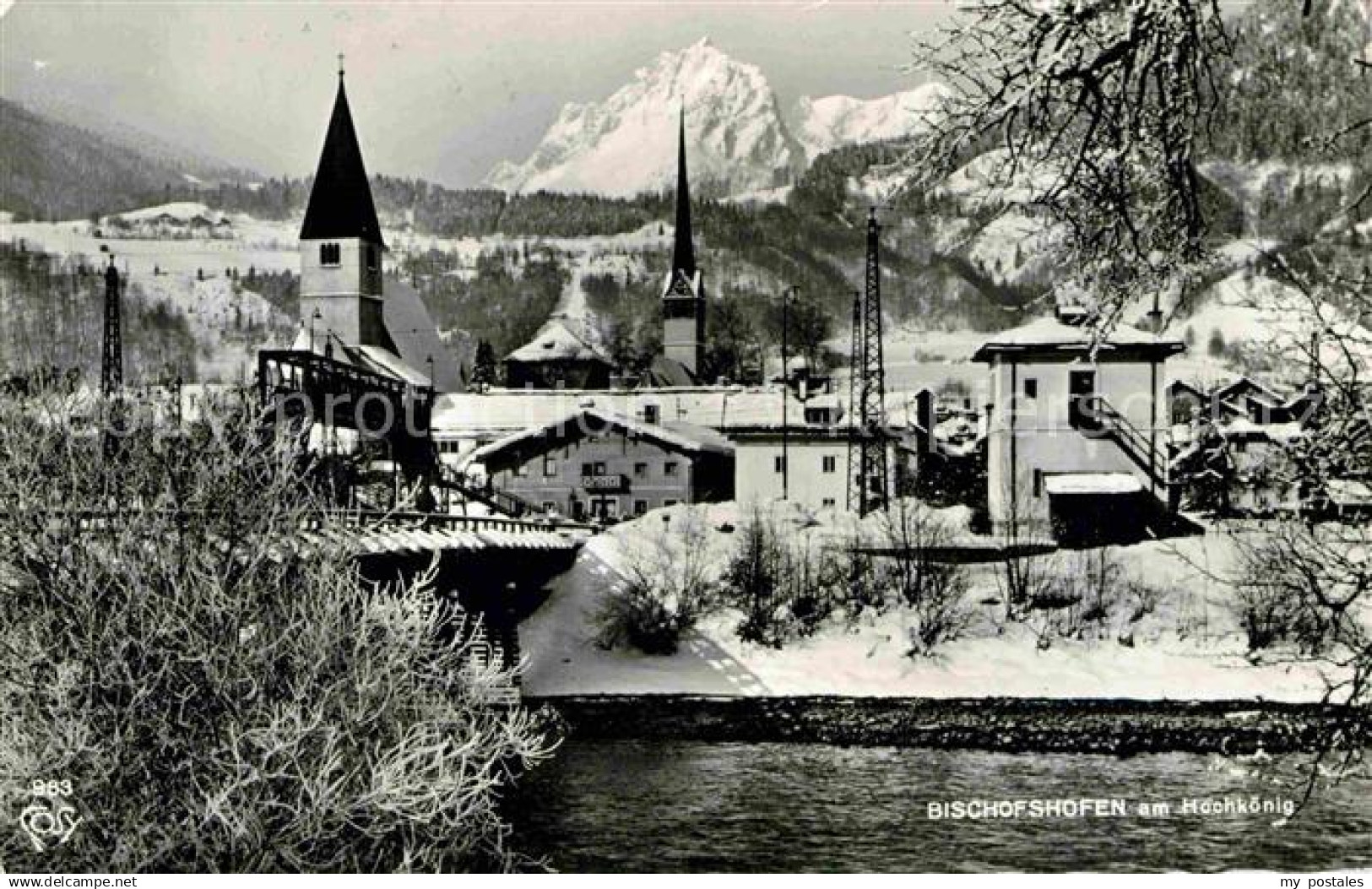 72706087 Bischofshofen Partie am Fluss Kirche Blick zum Hochkoenig Bischofshofen