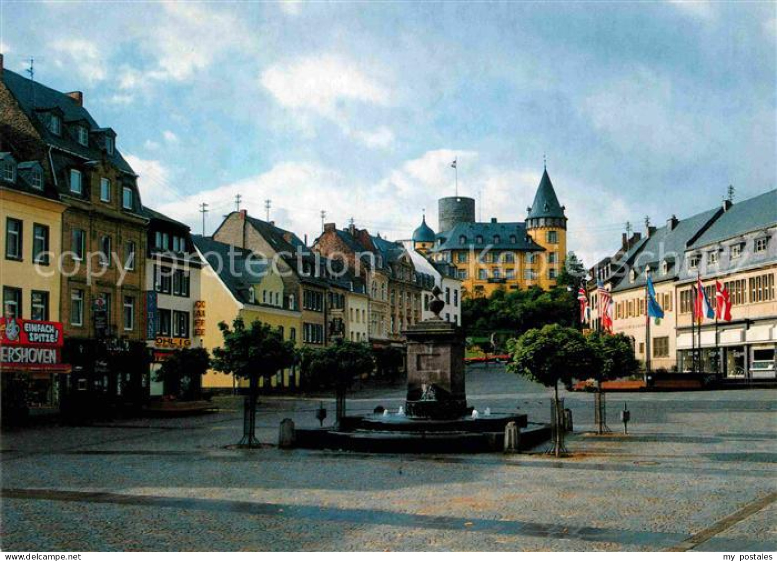 72724865 Mayen Marktplatz Brunnen Schloss Mayen