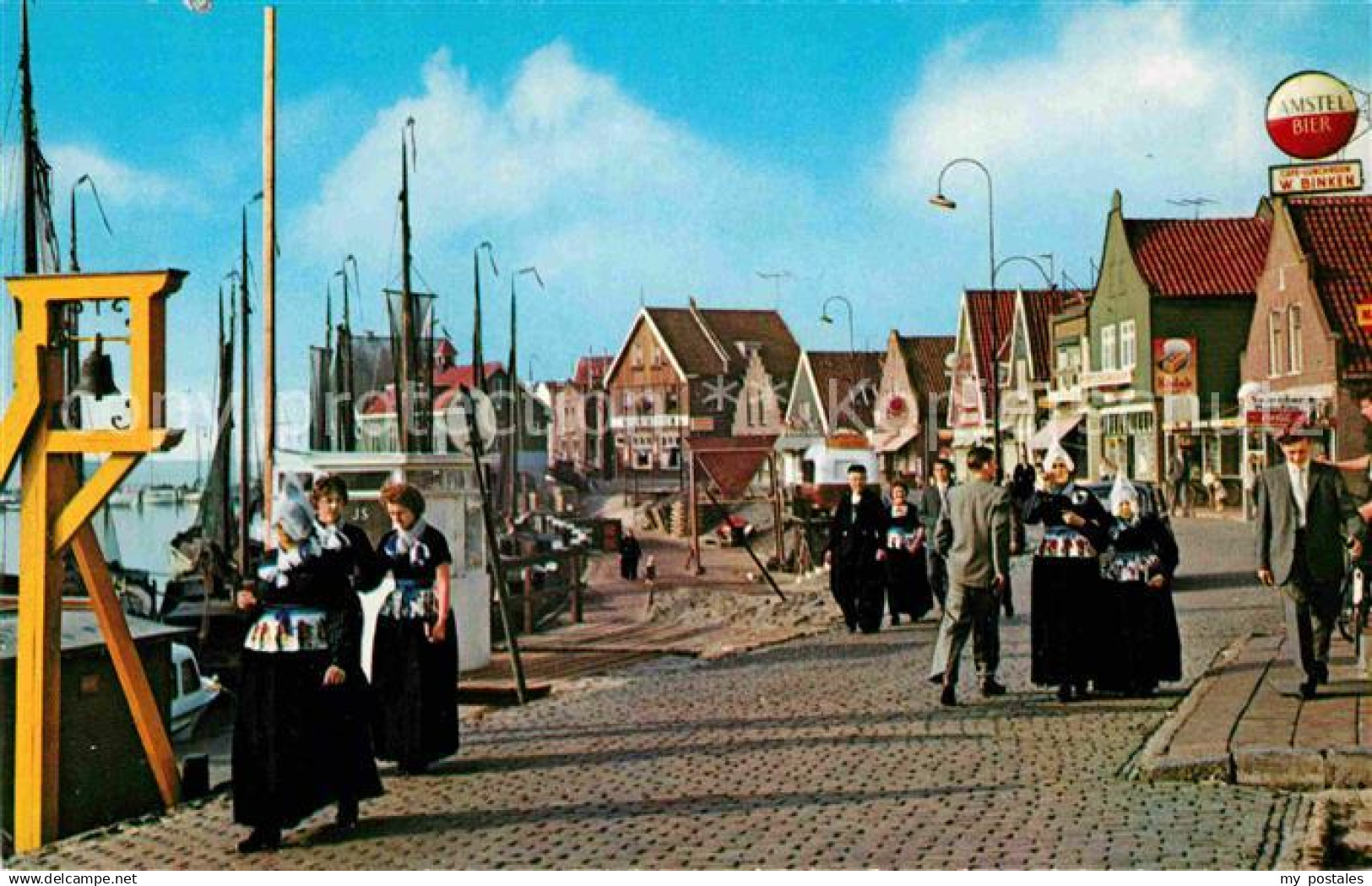 72763296 Volendam Hafenpromenade Trachten Volendam