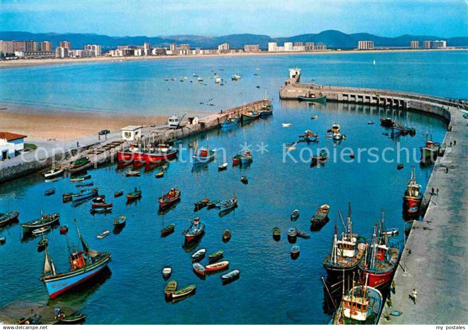 72896013 Laredo Spanien Hafen und Strand