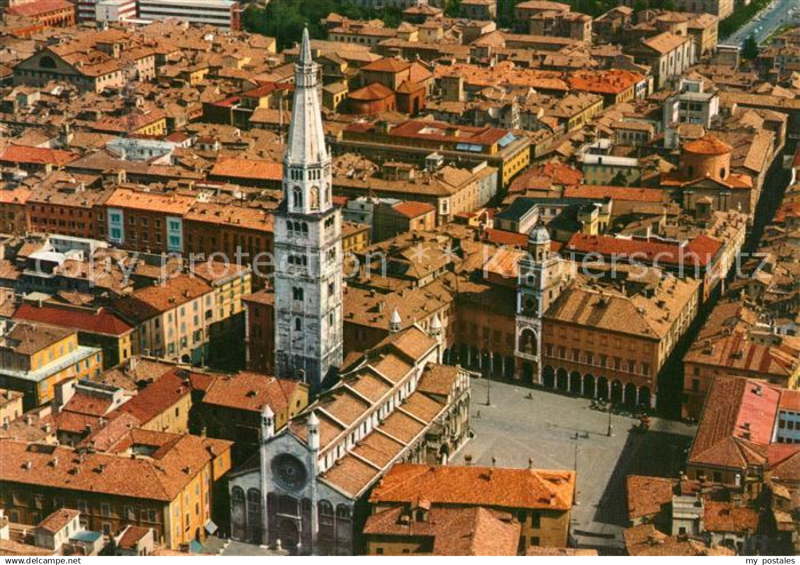 72964726 Modena Emilia-Romagna Centro Chiesa veduta aerea Modena Emilia-Romagna