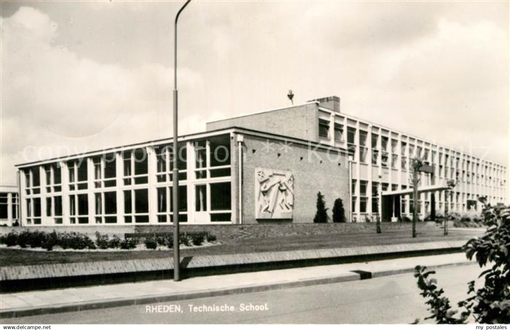 72982044 Rheden Technische School