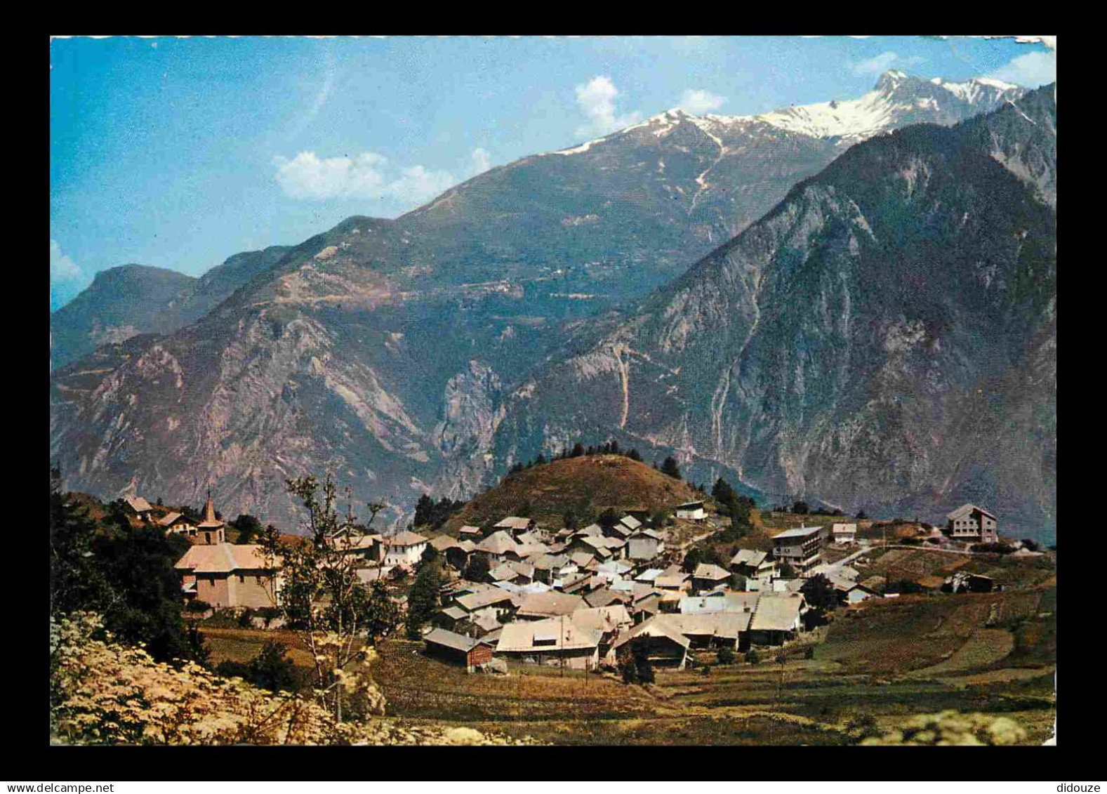 73 - Montricher - Vue Générale du Village - Carte Dentelée - CPSM grand format - Etat pli visible - Voir Scans Recto-Ver