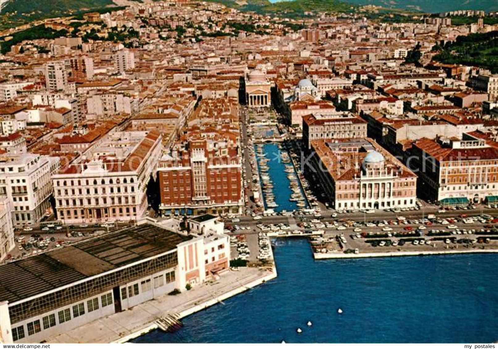 73054821 Trieste Panorama dall aereo Il Canale Trieste