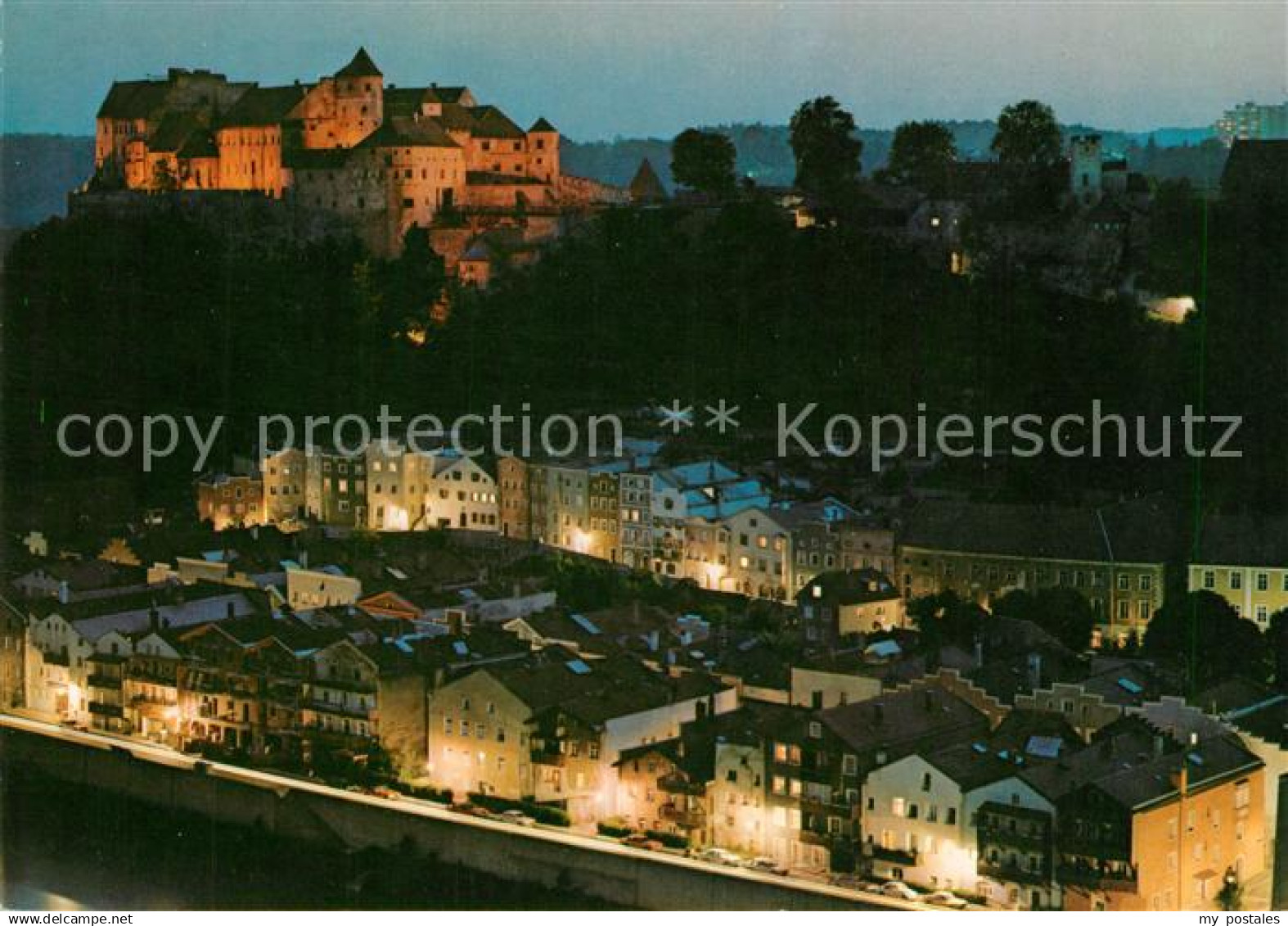 73177331 Burghausen Salzach Altstadt Burg Nachtbeleuchtung Burghausen Salzach