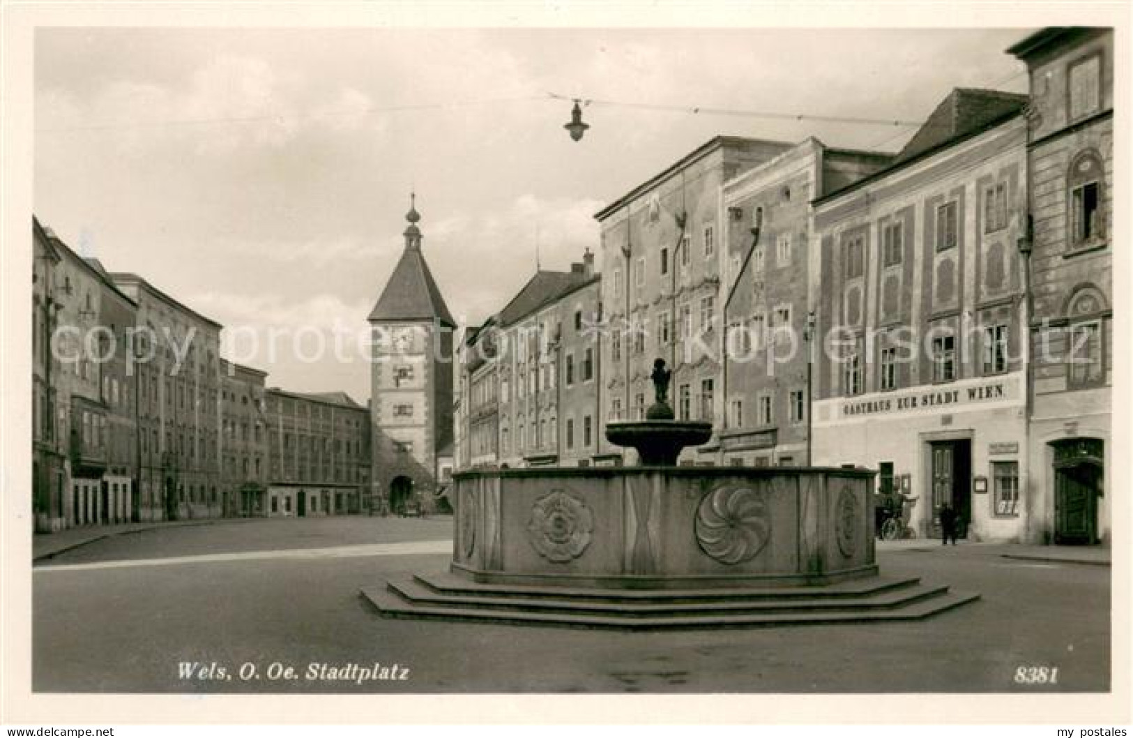 73644650 Wels Stadtplatz Brunnen Turm Wels