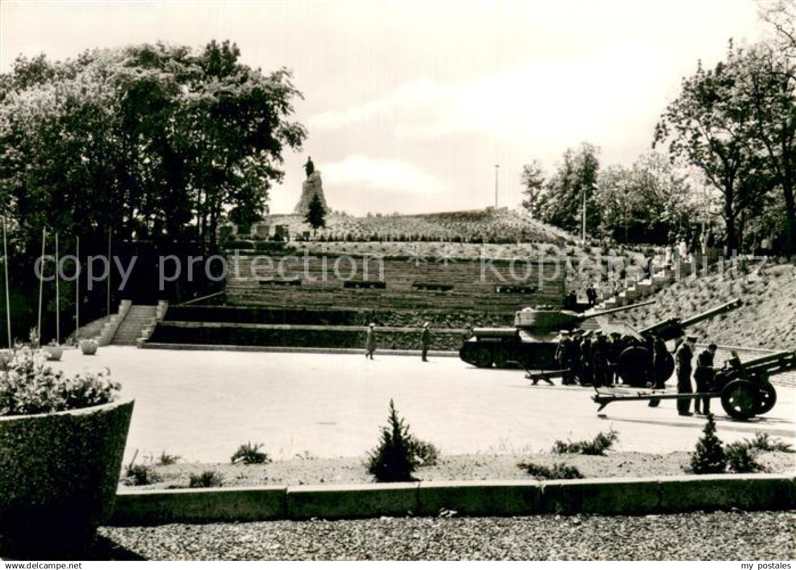 73718304 Seelow Gedenkstaette d. Befreiung auf d. Seelower Hoehen