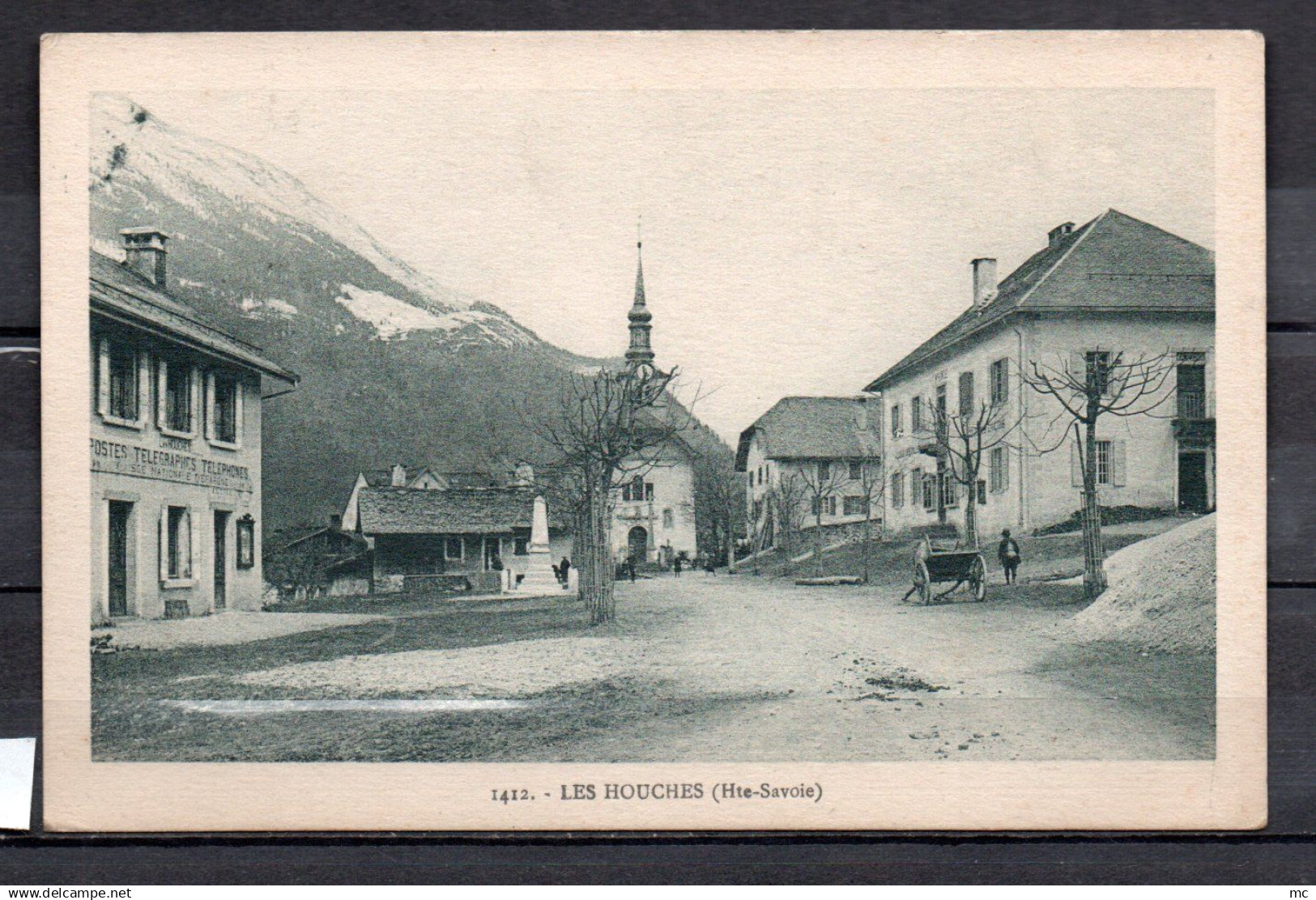 74- Les Houches - La poste et l'eglise