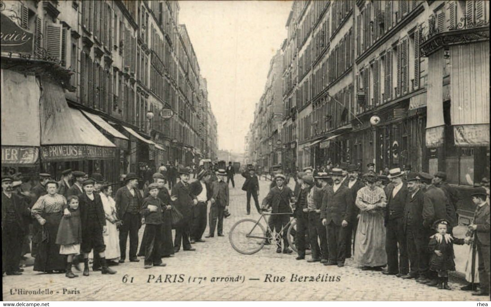 75 - PARIS - arrondissement 16 - rue Berzélius - enseigne pharmacie