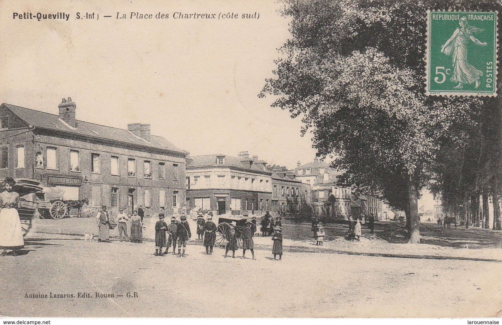 76 - LE PETIT QUEVILLY - La Place des Chartreux (côté sud)