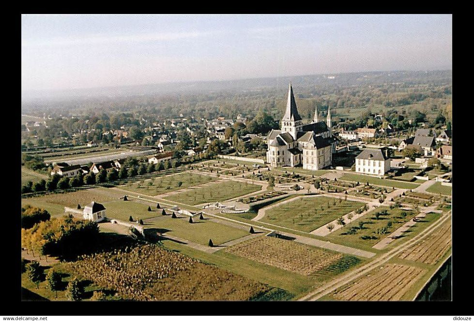 76 - Saint Martin de Boscherville - Abbaye Saint-Georges - Vue aérienne - Carte Neuve - CPM - Voir Scans Recto-Verso