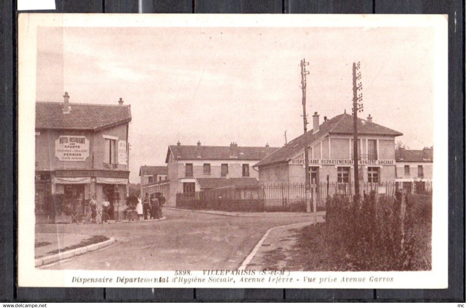 77 - Villeparisis - Dispensaire départemental d'hygiène - Avenue Lefèvre - Vue prise avenue Garros