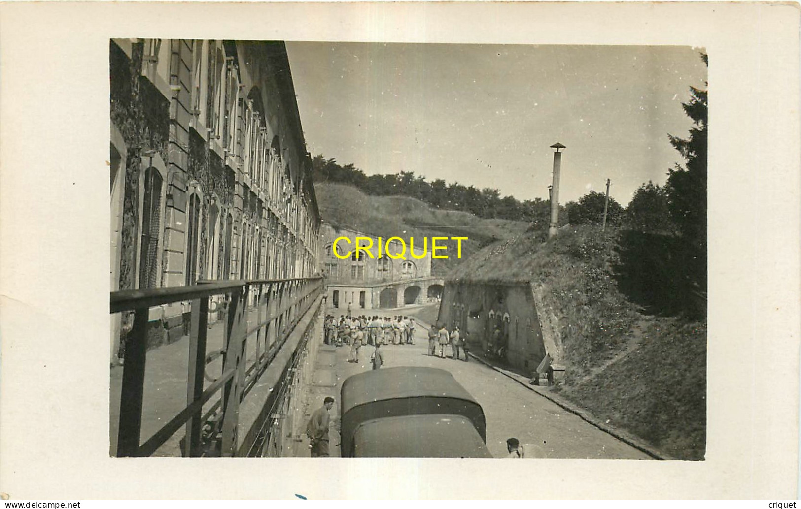 78 Montigny les Bretonneux, carte photo n° 2, Fort de St Cyr, groupe de militaires, camion ..., beau document