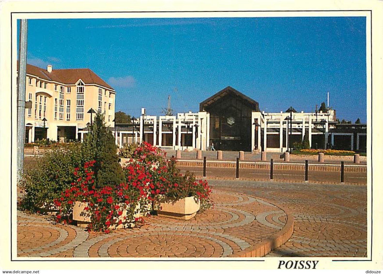 78 - Poissy - La Place Georges Pompidou et la Gare - Fleurs - CPM - Flamme Postale de Poissy - Voir Scans Recto-Verso