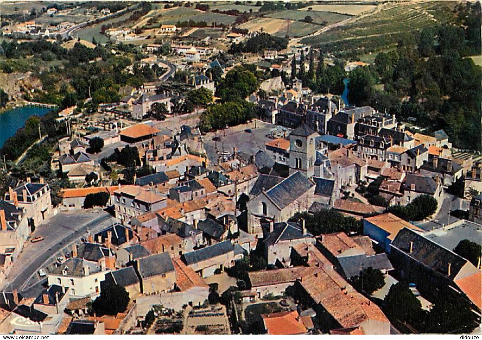 79 - Argenton-Château - Vue aérienne - CPM - Voir Scans Recto-Verso