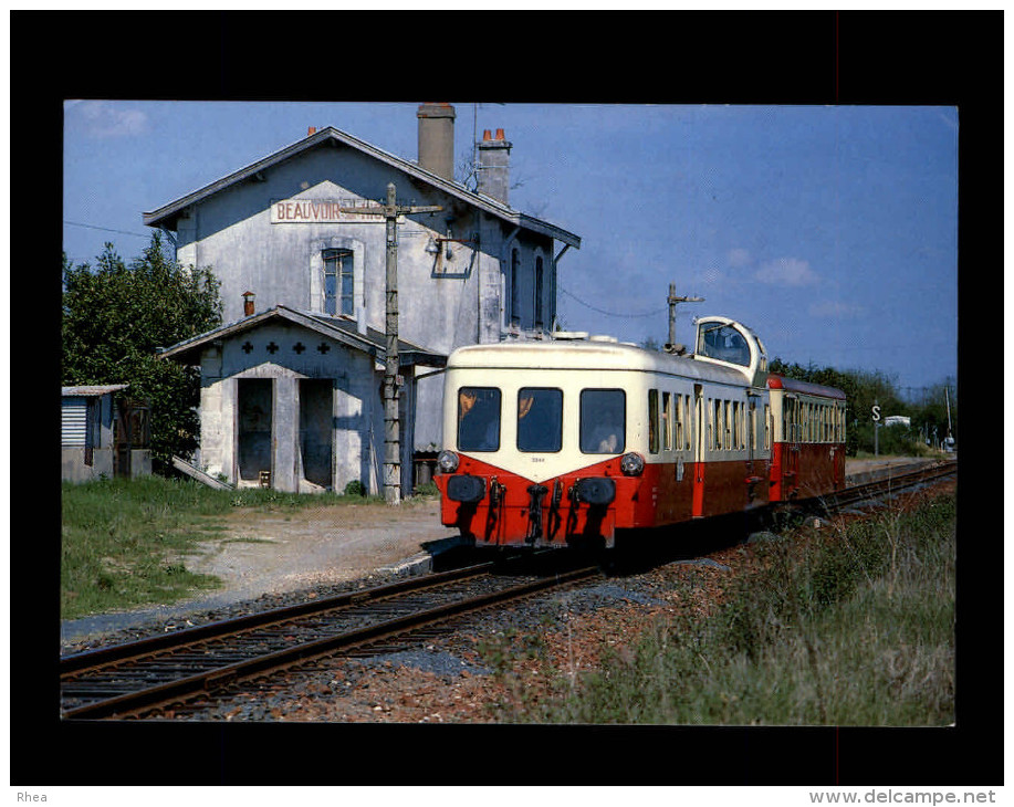 79 - BEAUVOIR-SUR-NIORT - gare - autorail