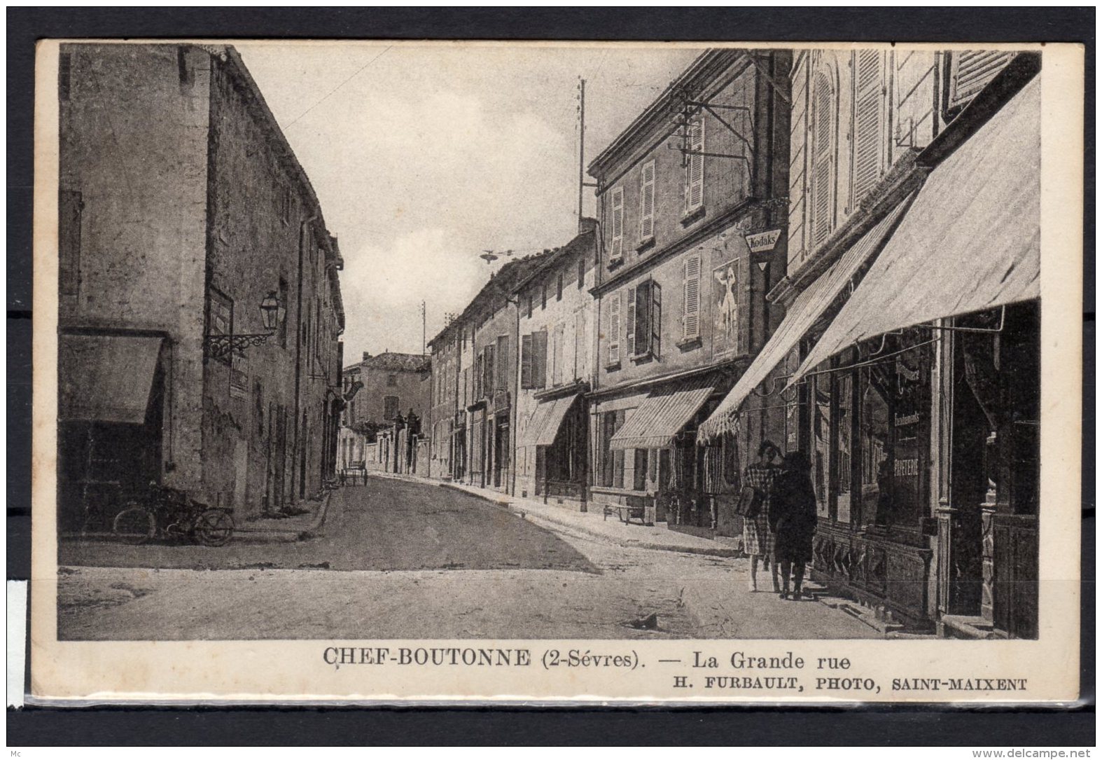 79 - Chef Boutonne -  La Grande rue