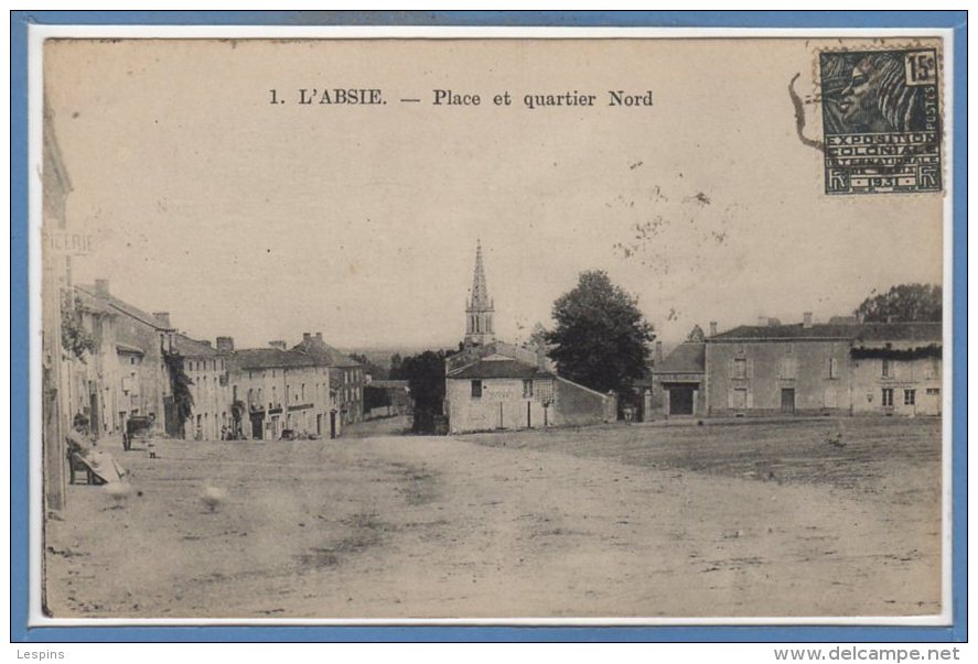 79 - L'ABSIE --  Place et quartier Nord