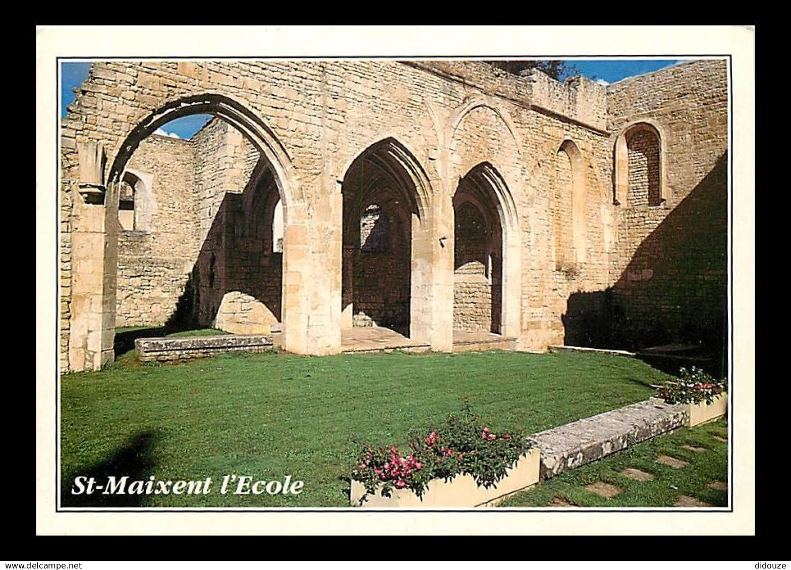 79 - Saint Maixent l'Ecole - Le Cloître - Fleurs - CPM - Voir Scans Recto-Verso