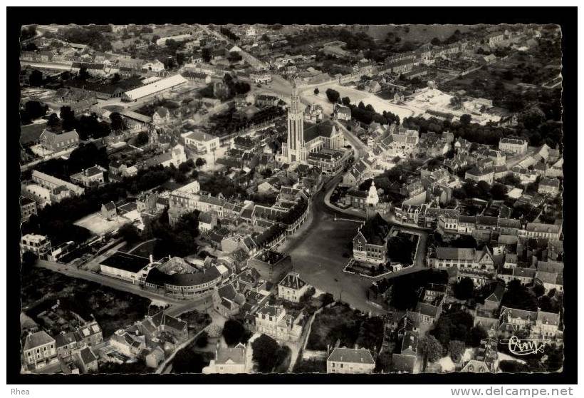 80 Roye ROYE (Somme) 6134 - La Place de l'Hôtel-de-Ville et l'Eglise vue aerienne D80D K80685K C70455C RH006878